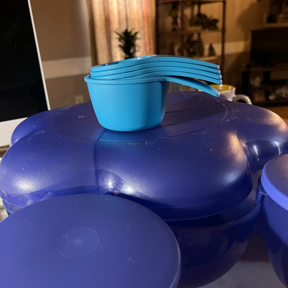 Tupperware stackable measuring cup set - Picture 1 of 1